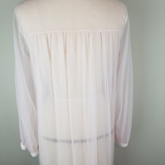 Pretty Vintage 1950's Long Chiffon Pale Pink Robe with Lace Detail - Picture 9 of 11